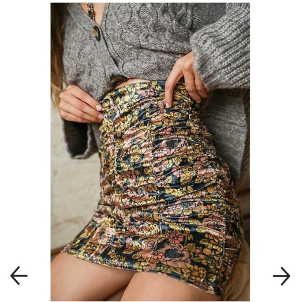Free People Gigi ruched Velvet floral print mini Skirt M